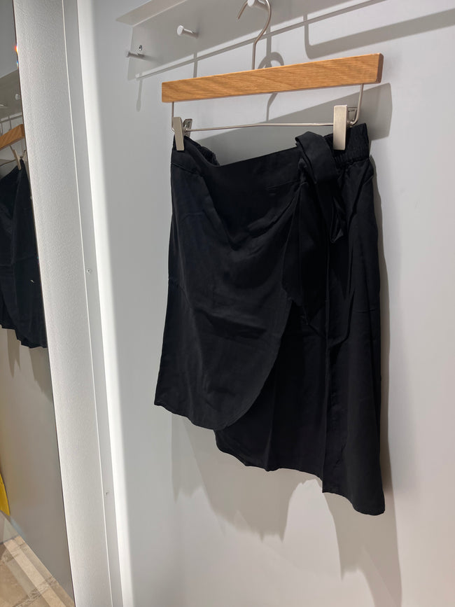 PCLINE Skirt - Black